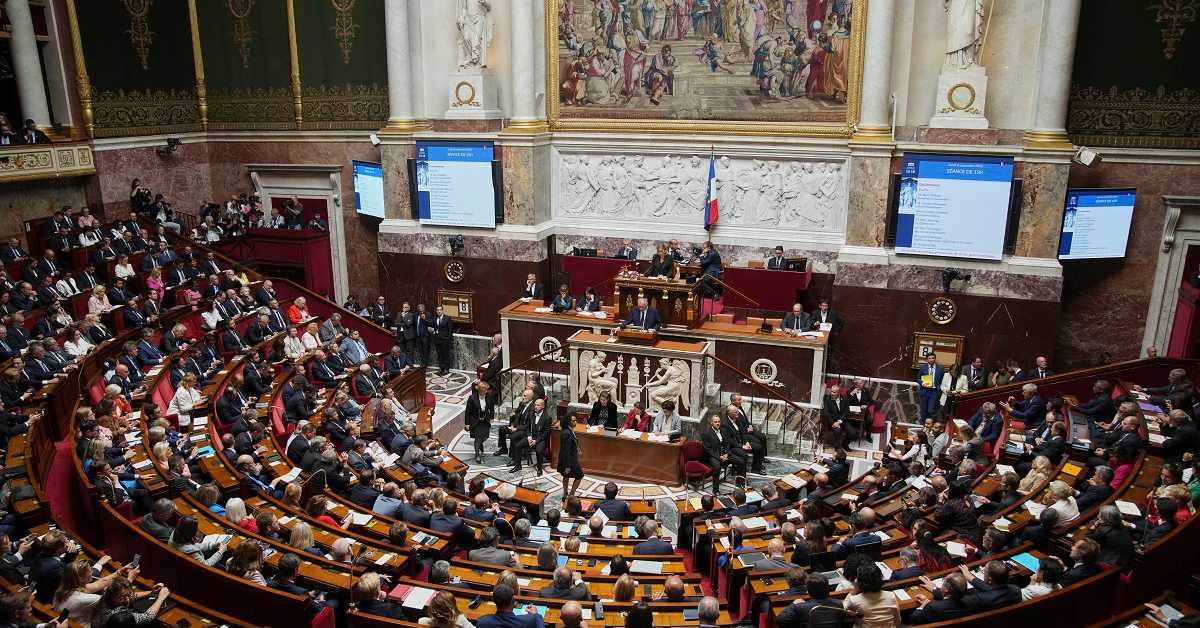 Пала француска влада, изгласано неповерење премијеру Франсоа Бајруу (Танјуг/АП / Christophe Ena) Пала француска влада, изгласано неповерење премијеру Франсоа Бајруу