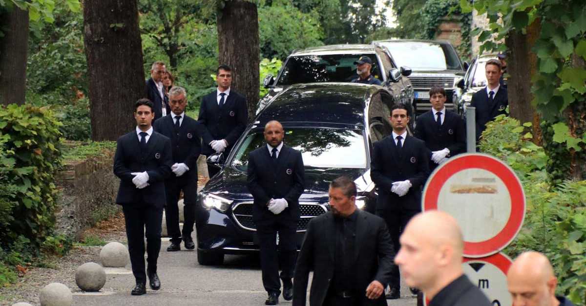 Последњи опроштај од Ђорђа Арманија, у кругу породице у родном крају креатора