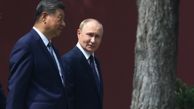 Разговор Путина и Сија о бесмртности – вечни живот као казна или тежња ка божанском (EPA/ALEXANDER KAZAKOV/SPUTNIK/KREMLIN) Разговор Путина и Сија о бесмртности – вечни живот као казна или тежња ка божанском
