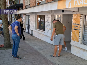 Упад полиције у просторије 