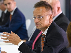 Сијарто: МОЛ ће повећати испоруке Србији након америчких санкција НИС-у
