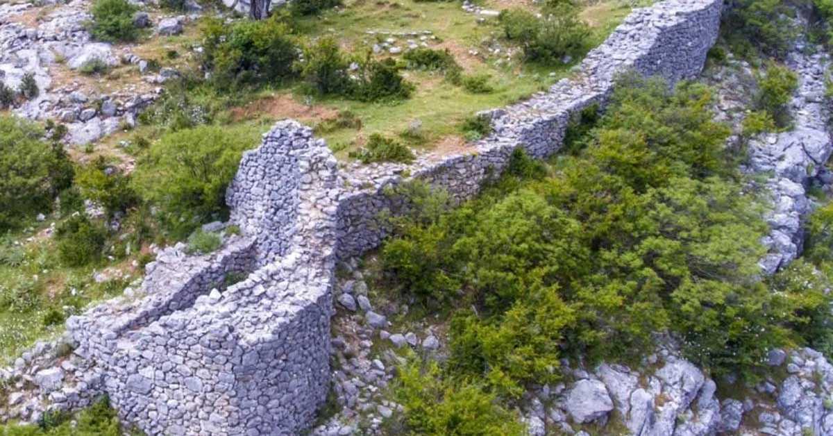 Знаменит, а заборављен – средњовековни град Дриваст (Фото: РТС / Драгана Вучићевић) Знаменит, а заборављен – средњовековни град Дриваст