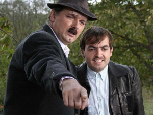 Село гори, а баба се чешља