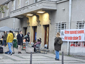 Блокада Пете београдске гимназије, ученици траже смену директорке