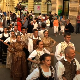 Коловођо, ногом крени