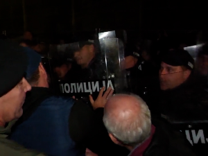 Протест у Смедереву због транспорта гаса кроз центар града – нагуравање са полицијом, више приведених
