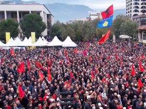Тирана, протест подршке бившим вођама ОВК којима се суди у Хагу 