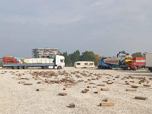Град Крагујевац: Наложено уклањање нелегално постављеног луна парка код меморијалног комплекса