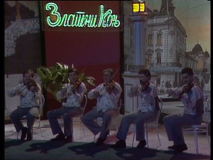 Код златног коња, колаж