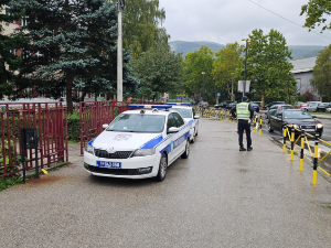 Дојаве о бомбама у више школа у Србији, полиција на терену