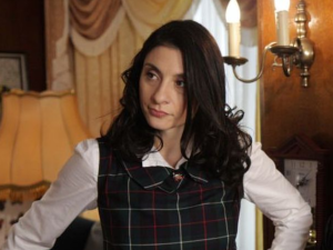 Село гори а баба се чешља