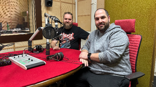 Слушај 'вамо!