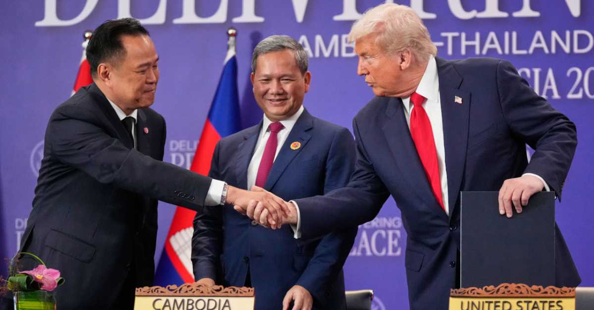 Трамп на азијској турнеји, потписан мировни споразум између Тајланда и Камбоџе Трамп на азијској турнеји, потписан мировни споразум између Тајланда и Камбоџе