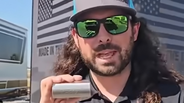 Десет милиона људи је гледало јутјубера како обија браву, компанија га због тога тужила – врло лоша идеја Десет милиона људи је гледало јутјубера како обија браву, компанија га због тога тужила – врло лоша идеја