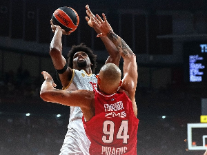 Ђоковић није донео срећу Олимпијакосу, Диало и Џејмс сломили домаћина у Пиреју Ђоковић није донео срећу Олимпијакосу, Диало и Џејмс сломили домаћина у Пиреју