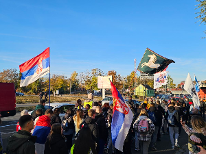 Из Суботице ка Новом Саду кренула колона студената (РТС) Из Суботице ка Новом Саду кренула колона студената