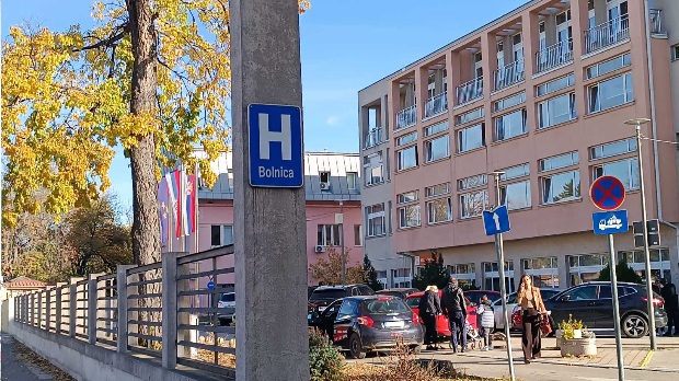 Тешка саобраћајна несрећа на ауто-путу код Новог Сада – једно дете погинуло, седморо повређено (РТС) Тешка саобраћајна несрећа на ауто-путу код Новог Сада – једно дете погинуло, седморо повређено