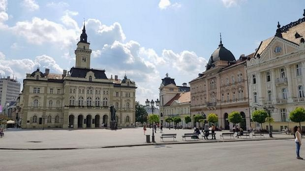 Јутарњи програм из три студија
