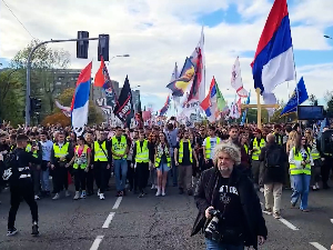 Студенти из Београда пешаче до Новог Сада, бициклисти из Ниша и студенти из Западне Србије настављају пут Студенти из Београда пешаче до Новог Сада, бициклисти из Ниша и студенти из Западне Србије настављају пут
