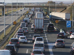 Шест возила у саобраћајној несрећи на ауто-путу Београд - Нови Сад (Fonet / Zoran Mrđa) Шест возила у саобраћајној несрећи на ауто-путу Београд - Нови Сад