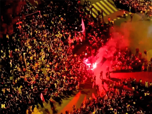 Студенти после вишедневног пешачења стижу у Нови Сад – дочек дуж градских булевара Студенти после вишедневног пешачења стижу у Нови Сад – дочек дуж градских булевара