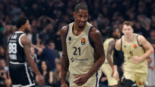 Трећи пораз Партизана у низу, Клајбурнова тројка утишала 