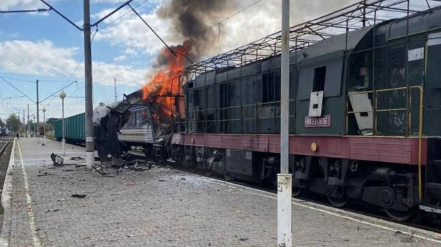 Кијев: Русија погодила путнички воз у Сумској области; Москва: Уништено складиште муниције код Краматорска