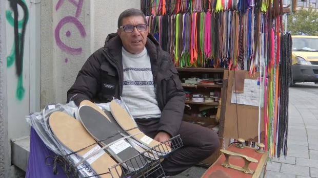 Муја, последњи чистач ципела у Београду – четири деценије на истом ћошку, од Паје Вуисића до Ђорђа Марјановића Муја, последњи чистач ципела у Београду – четири деценије на истом ћошку, од Паје Вуисића до Ђорђа Марјановића