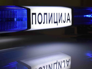 Малолетник ватреним оружјем нанео повреде себи, баби и деди