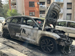Пет аутомобила изгорело ноћас на Чукарици