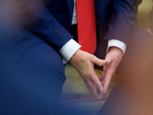 Трамп: Узимам веће дозе аспирина, зато имам модрице