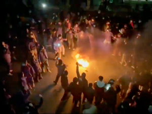 Волстрит џорнал: Трамп разматра војне, сајбер и економске мере против Ирана – Техеран прети ударима на америчке базе