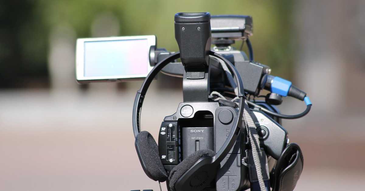 Ројтерсов институт: Како инфлуенсери и вештачка интелигенција обликују новинарство