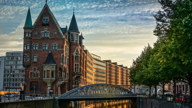 Бескрајни плави круг:  Уметничке рефлексије у Немачкој 