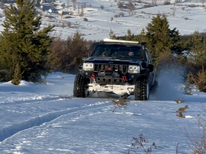 Када зима покаже зубе, момци из Сјенице прискачу у помоћ – из сметова извлачили чак и камионе и аутобусе