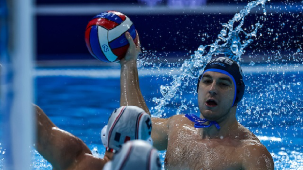 Нервозан почетак Србије, Француска боље започела меч