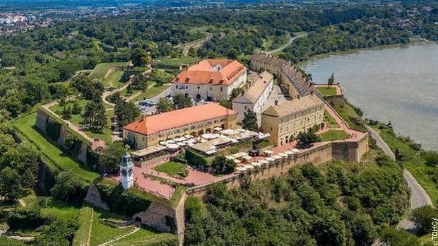 На три воде: Јутарњи програм из три студија