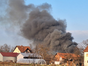 Гори фабрика киселог купуса код Чачка