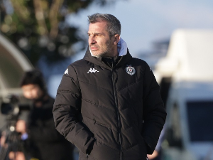 Партизан сменио Ненада Стојаковића