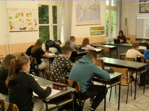 Министар Станковић за РТС: Гласно размишњамо о скраћењу часова на 30 минута