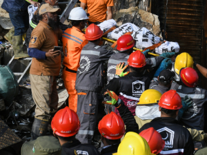 Број погинулих у пожару у тржном центру у Пакистану повећан на 21