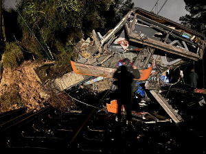 Воз код Барселоне исклизнуо из шина – машиновођа погинуо, повређено 20 особа