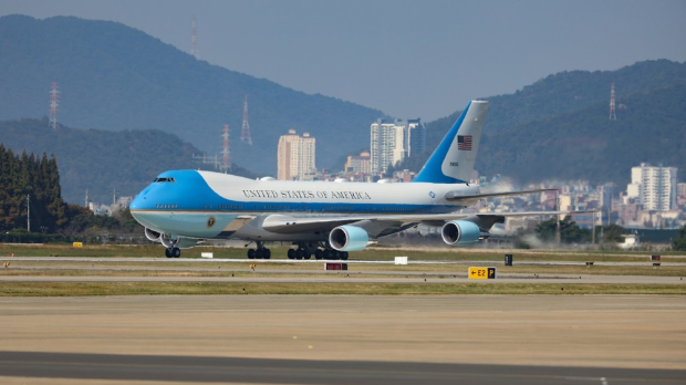 Драма изнад Атлантика током лета председника Доналда Трампа