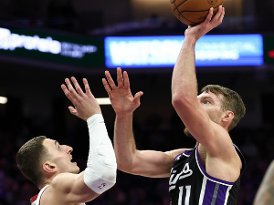 Јовић солидан, Мајами рутински славио у Сакраменту