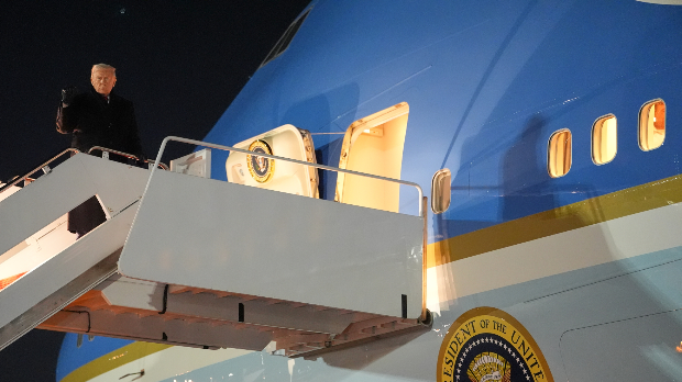 Драма изнад Атлантика током лета председника Доналда Трампа