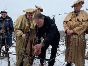 Палић: Пробно орезивање грожђа 