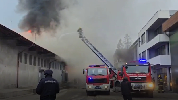 Велики пожар у индустријској зони у Новом Пазару, горе магацини са штофовима