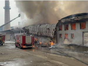 Велики пожар у индустријској зони у Новом Пазару, горе магацини са штофовима