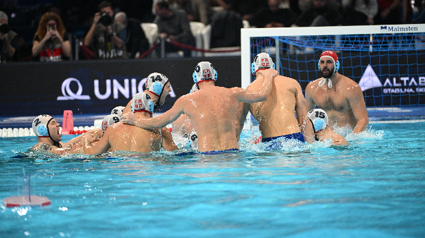 Напет почетак финала, Србија и Мађарска у великој борби