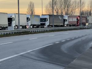 Камионџије Србије и региона блокирају граничне прелазе за теретна возила